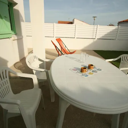 Holiday home Maison Cosy A 900m De La Avec Jardin Clos Et Parking Privatif - Fr-1-22-182 La Tranche-sur-Mer